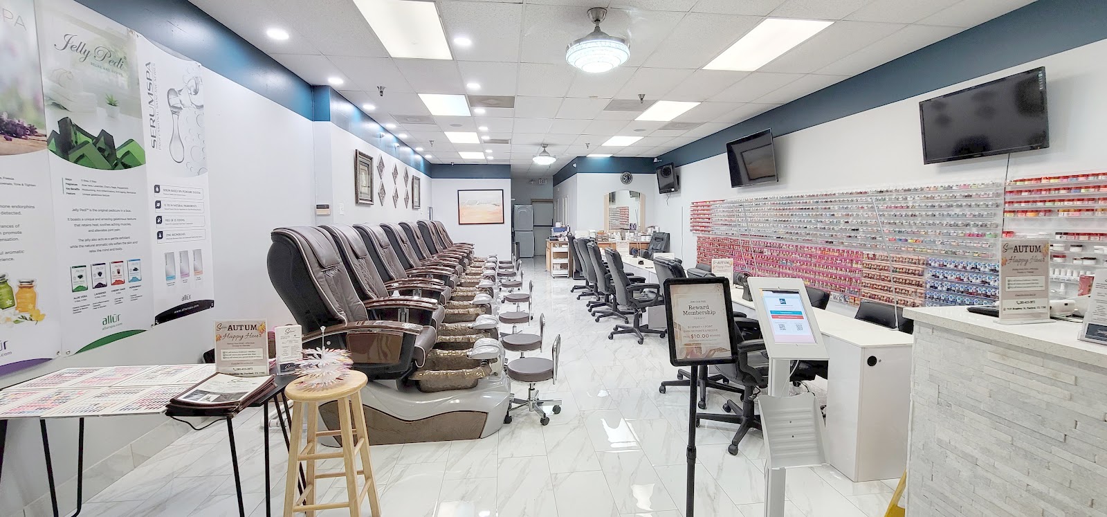 Solana Nails & Spa logo